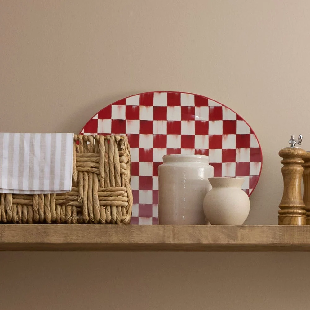 Červený servírovací tác Cherry Check od MacKenzie-Childs