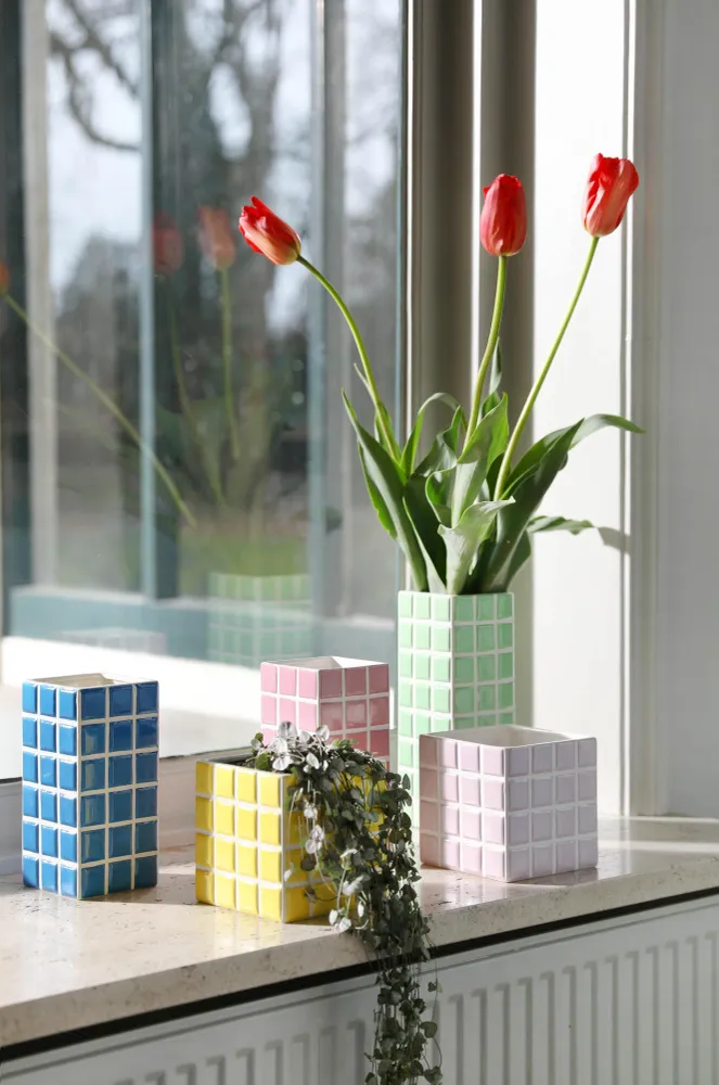 květináč TILE růžový s bílou